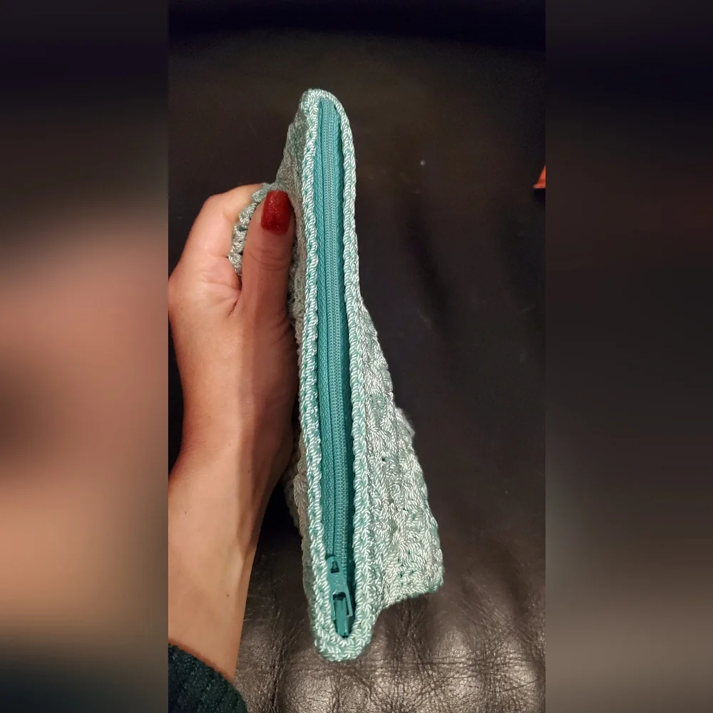 Crochet Make-Up Pouch [Free gift w/ purchase]